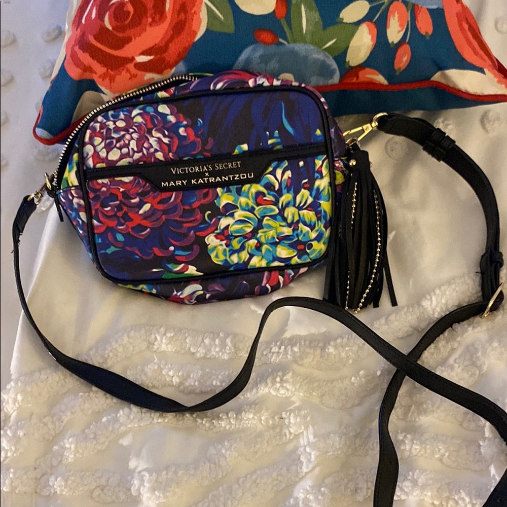 New WO tags, Black Crossbody Bag with Tassel Detail ❤️💜💛🩵